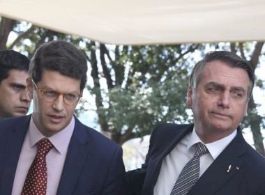 Bolsonaro minimiza desmatamento e diz que Salles fica no governo