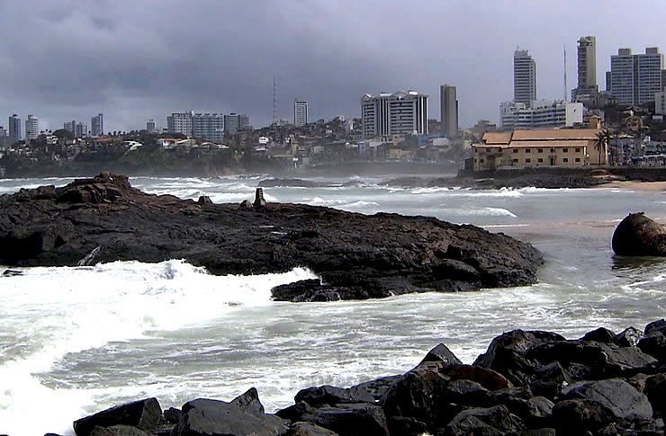 Alerta para chuvas e ventos fortes na Bahia; há risco de alagamentos na capital afirma Marinha