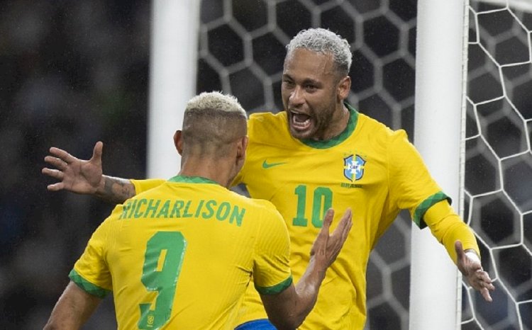 Brasil vence o Japão em amistoso com pênalti de Neymar