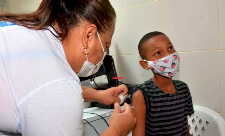 Covid-19: mais de 650 crianças entre 3 e 5 anos tomaram vacina no primeiro dia de imunização para o público-alvo em Salvador.