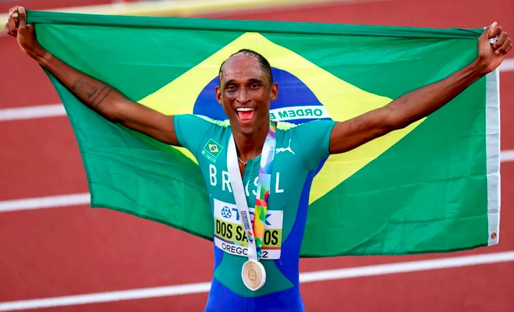 Atletismo: Alisson dos Santos é campeão mundial dos 400 m com barreiras.