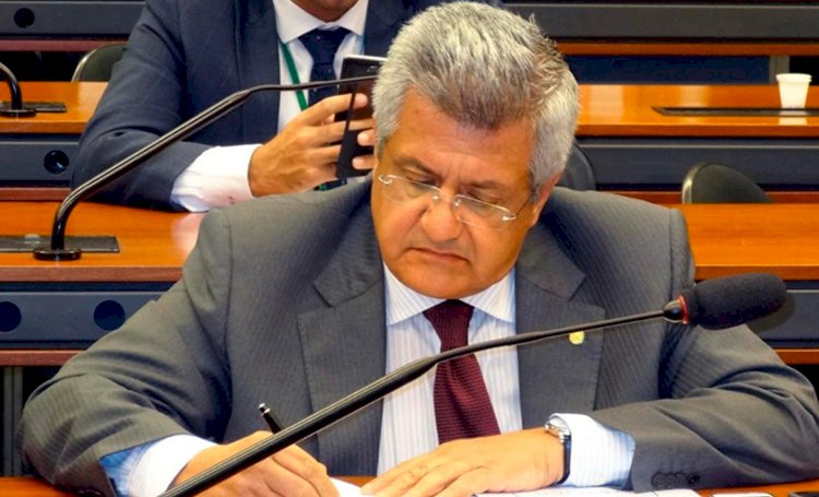 Deputado baiano assina notícia-crime contra Bolsonaro no STF.