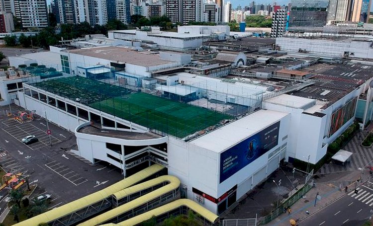 Shopping da Bahia inaugura arena de futebol licenciada pelo Real Madrid.