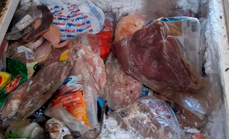 Polícia apreende mais de uma tonelada de carne com validade vencida e prestes a ser comercializada em Salvador.