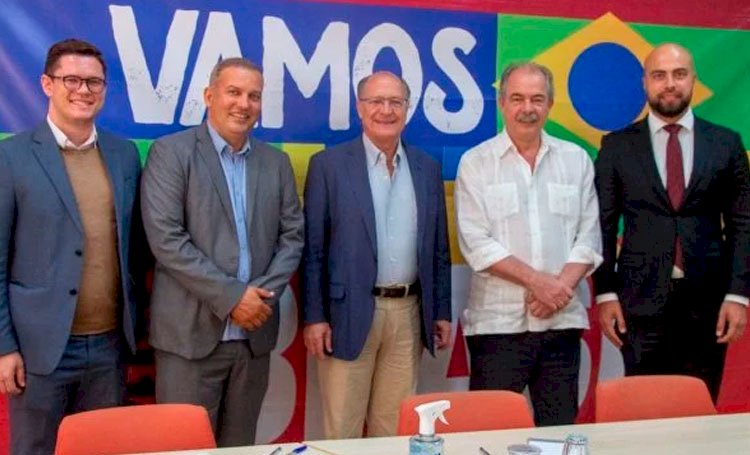 PROS retira candidatura e anuncia apoio à chapa Lula-Alckmin.
