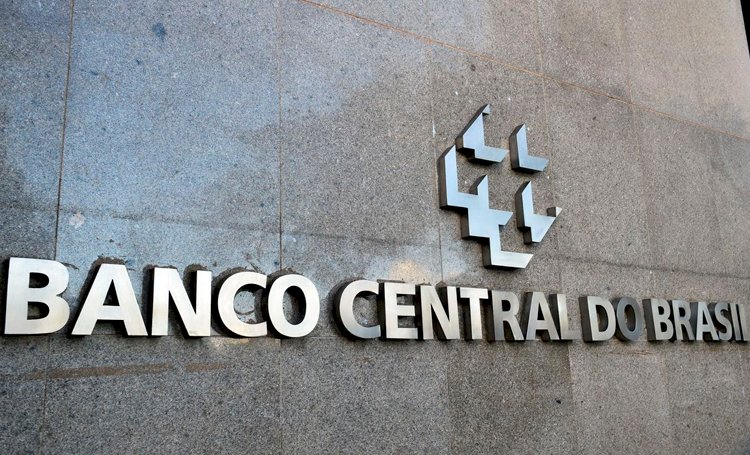 Rentabilidade dos bancos se recupera em 2021 e lucro bate recorde, diz Banco Central.