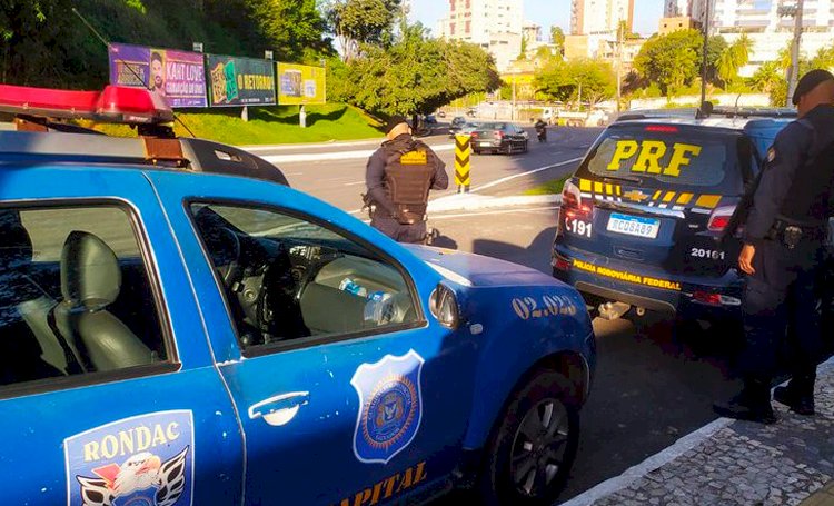 Dois são presos em operação da PRF com a Guarda Municipal em Salvador