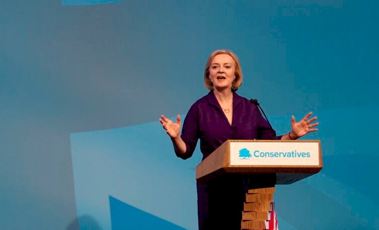 Conservadora Liz Truss assume o cargo de primeira-ministra britânica