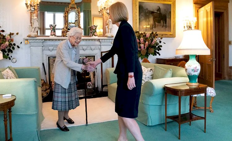 Liz Truss é empossada primeira-ministra pela rainha