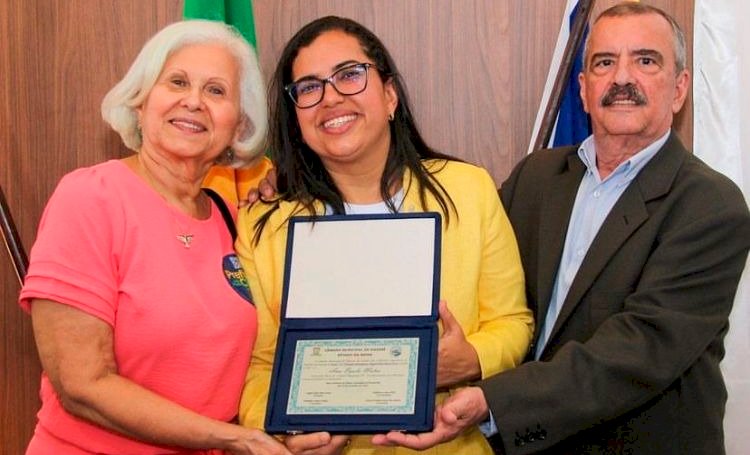 Vice-prefeita Ana Paula recebeu o título de Cidadã Honorária do Município de Nazaré das Farinhas-BA.