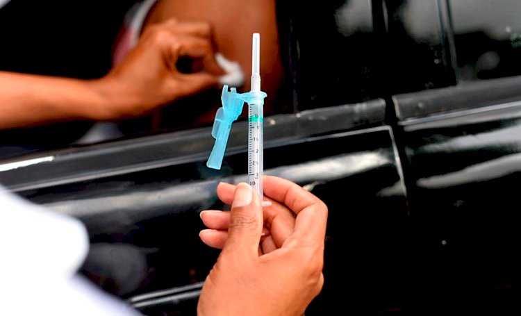 Salvador prossegue com vacinação contra Covid-19 nesta sexta-feira (9)