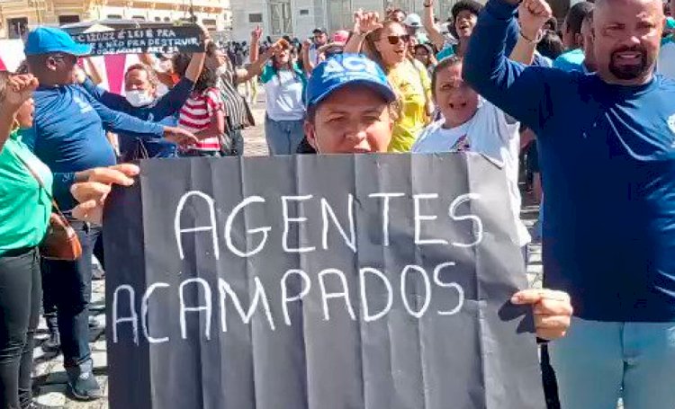 Servidores de Salvador decidem acampar na frente da Prefeitura