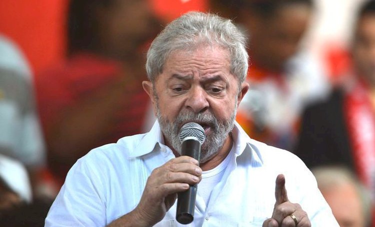 Lula ironiza declaração de Bolsonaro sobre entrega da faixa: 