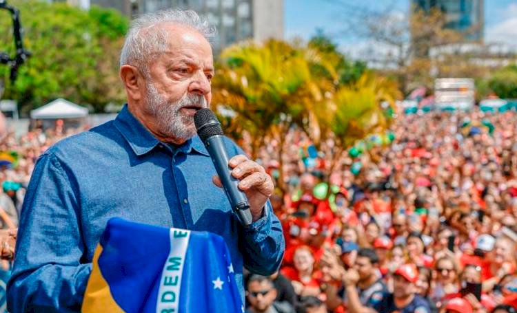 Lula diz que se eleito vai 'dar um jeito no centrão'