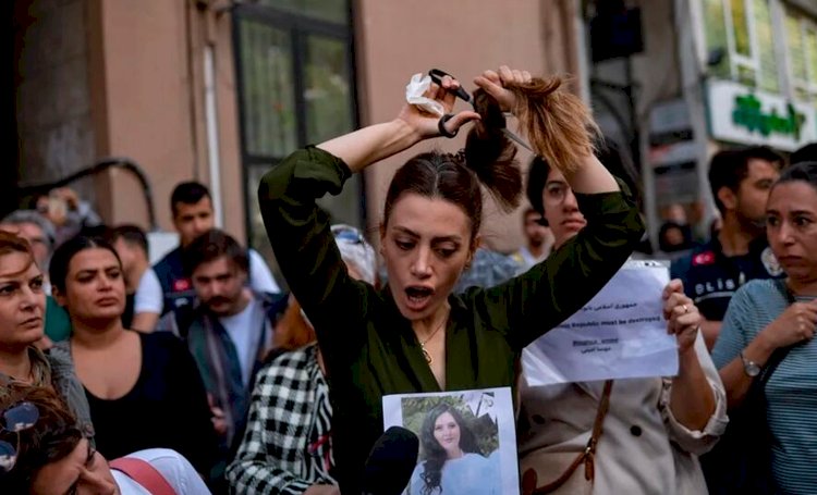 Irã tem 17 mortos em protestos contra lei do véu