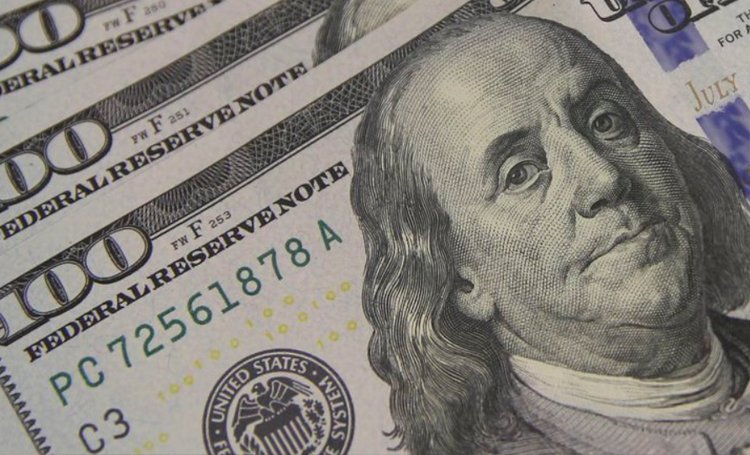 Dólar tem leve alta e fecha em R$ 5,18, após dia volátil