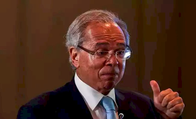 'Nós roubamos menos': Falas de Paulo Guedes viram problema para Bolsonaro