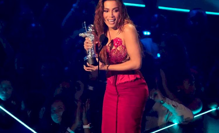 Anitta é primeira brasileira a vencer prêmio VMA da MTV; leia discurso