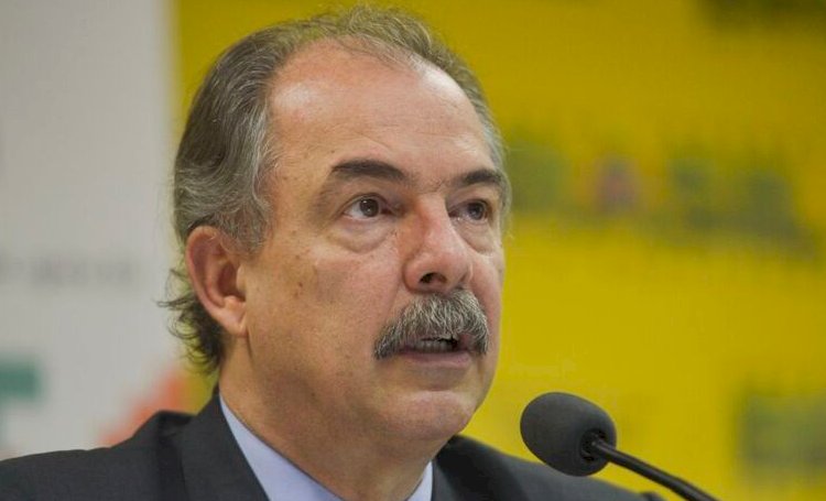 Mercadante diz que Lula indicará um civil para o Ministério da Defesa