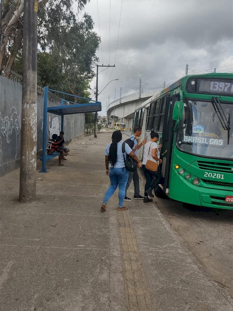 Ponto de Ônibus na Brasilgás recebe novo abrigo para passageiros